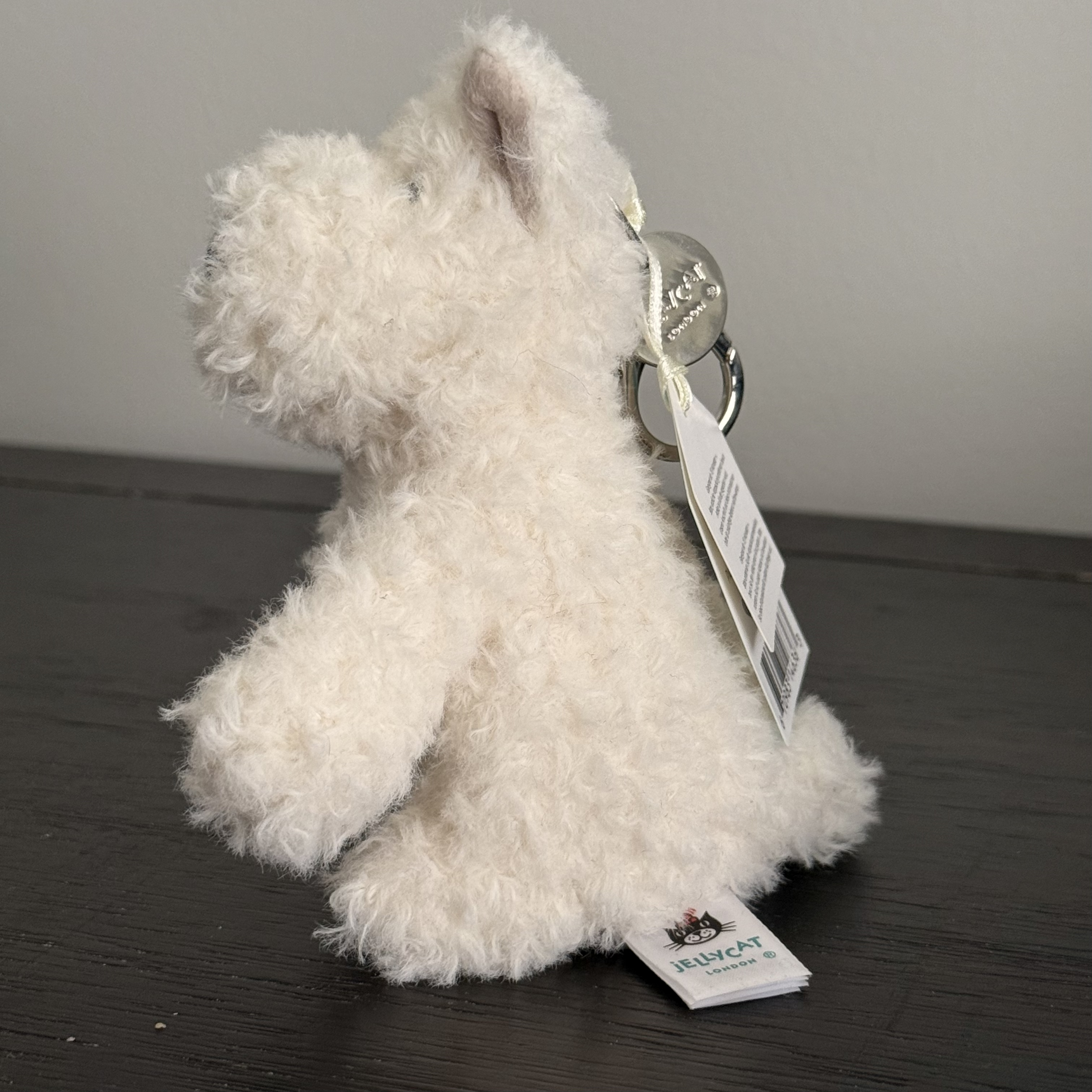 This is a teddy bear I took from another angle. I chose this one because I thought it would be fun to create a teddy bear in C4D.